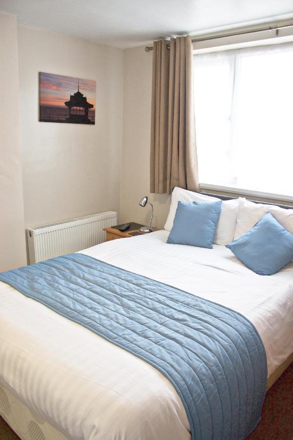 Rosebank 3* Blackpool